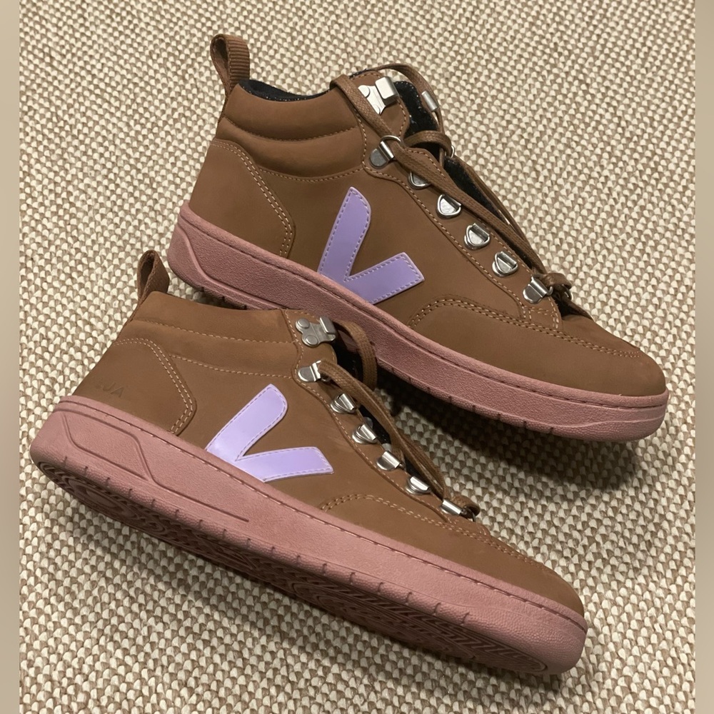 VEJA Gender Inclusive Roraima High Top Sneaker NWOT - Picture 4 of 14